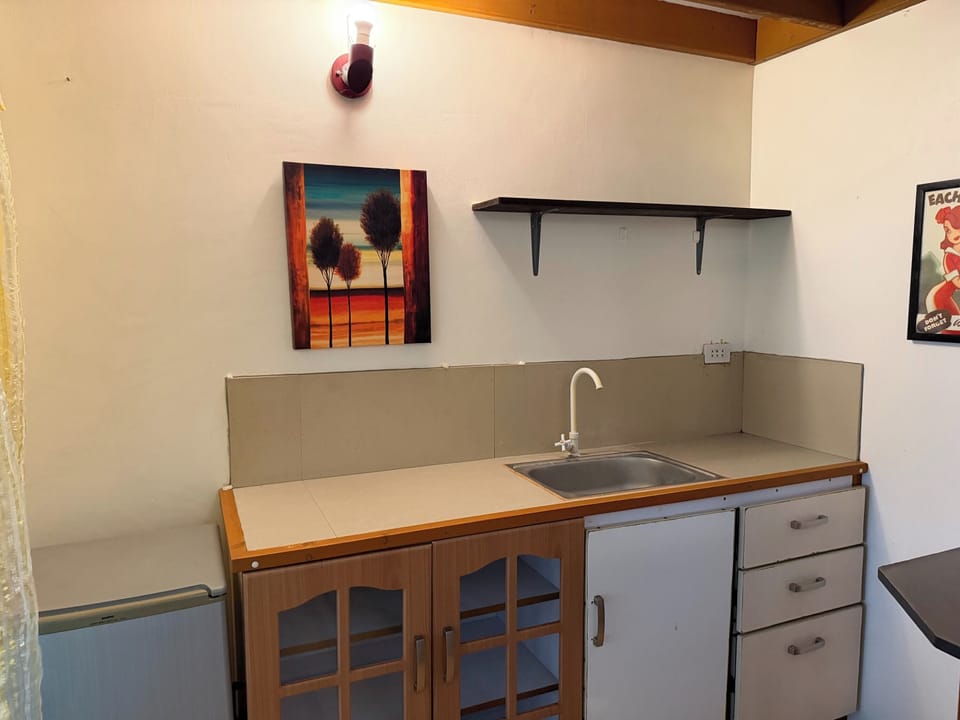 Deluxe Family Suite | In-room safe, desk, iron/ironing board, free WiFi