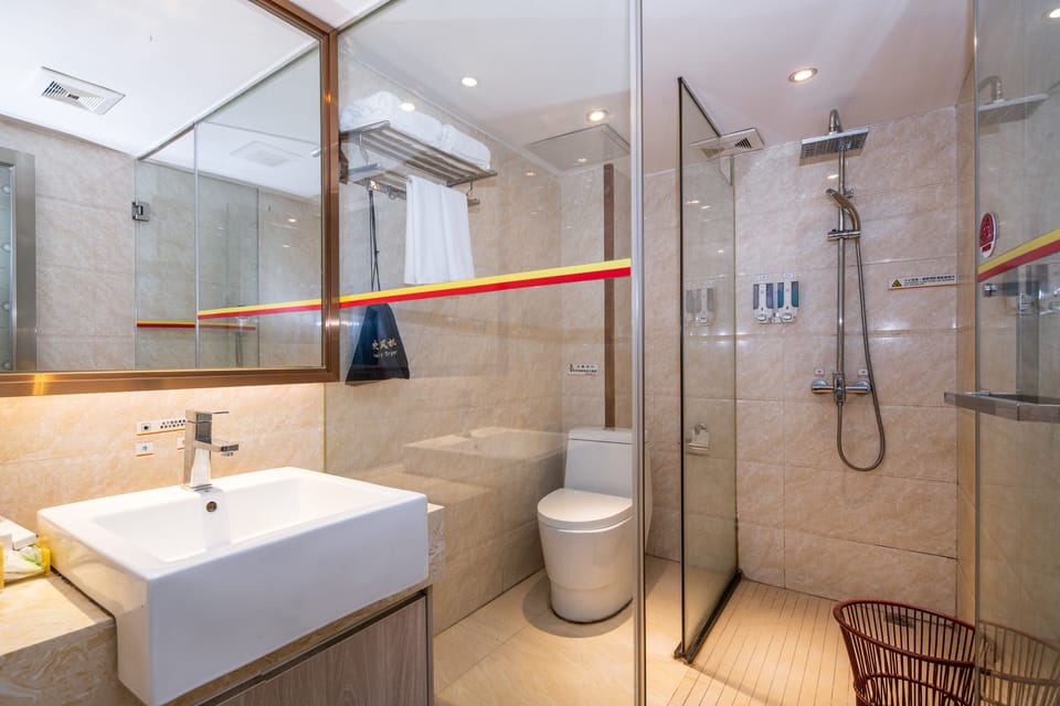 Comfort Room, Multiple Beds, Non Smoking, City View | Egyptian cotton sheets, premium bedding, desk, WiFi (free)