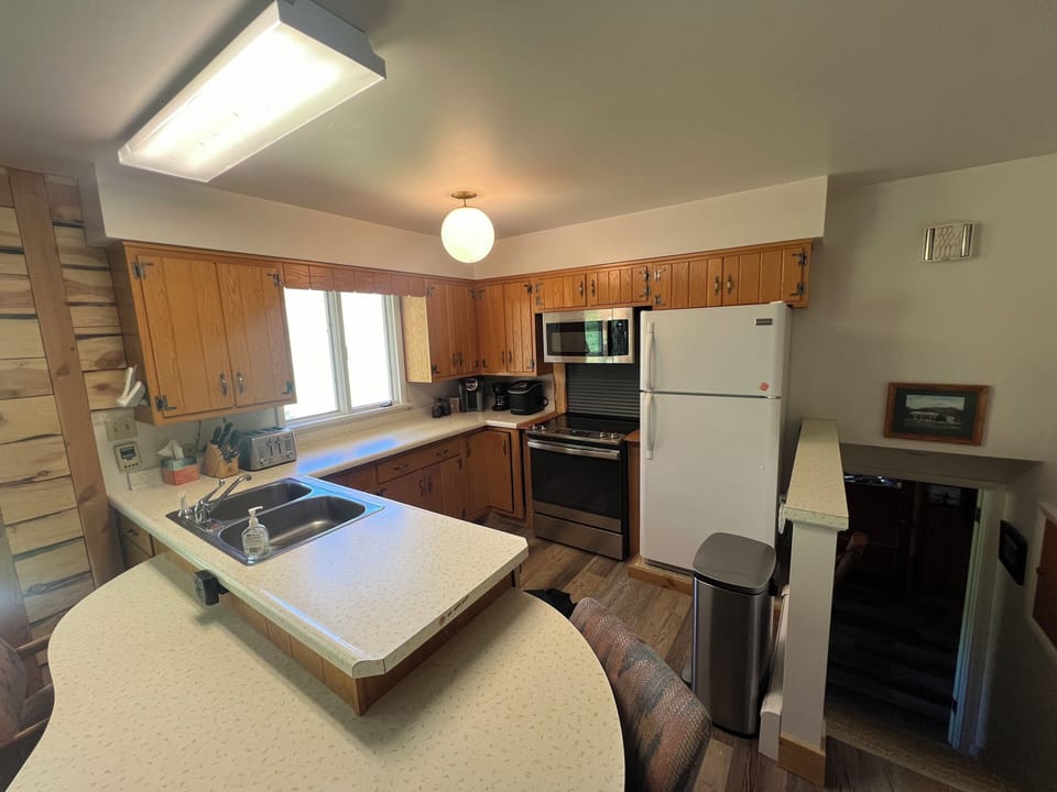 Kitchen with seating around cozy island.
Great for serving.