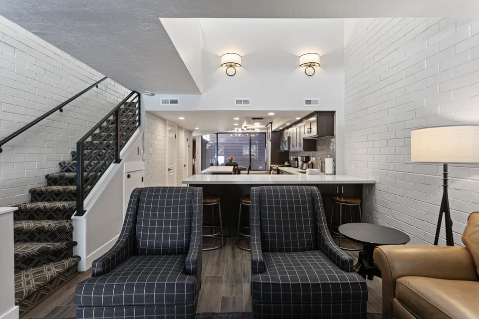 Deluxe Condo, Golf View | Living area | Fireplace