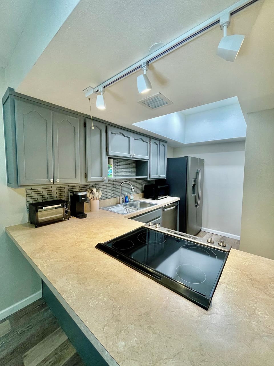 Full Kitchen Area. 