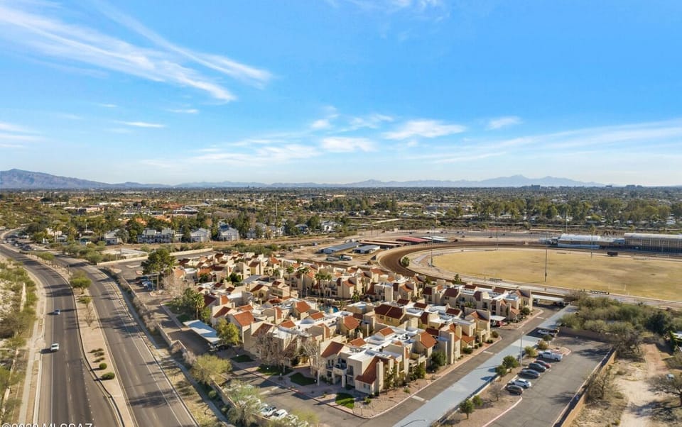 Rialto Park & access to The Loop as your backyard!