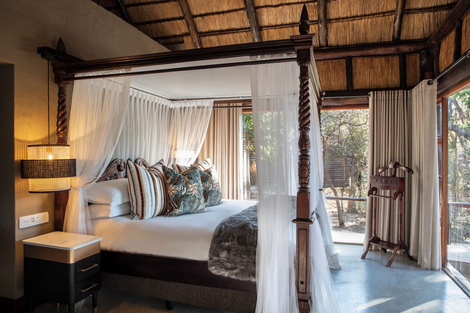 Luxury Suite, 1 King Bed, Non Smoking, River View | 1 bedroom, minibar (some free items), in-room safe, desk