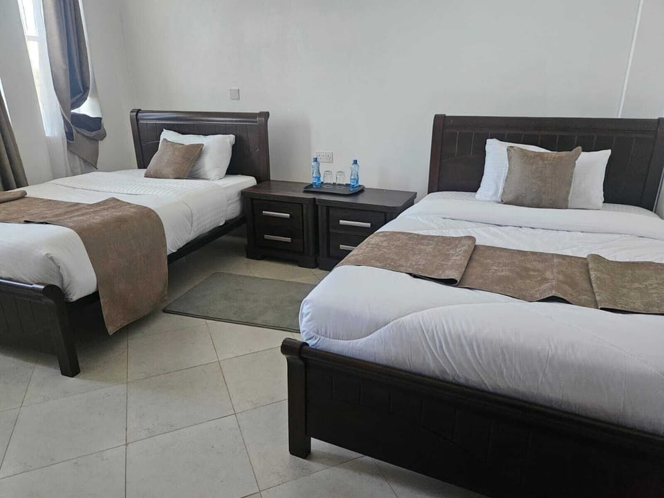 Family Suite, Non Smoking, Private Bathroom | In-room safe, iron/ironing board, free WiFi