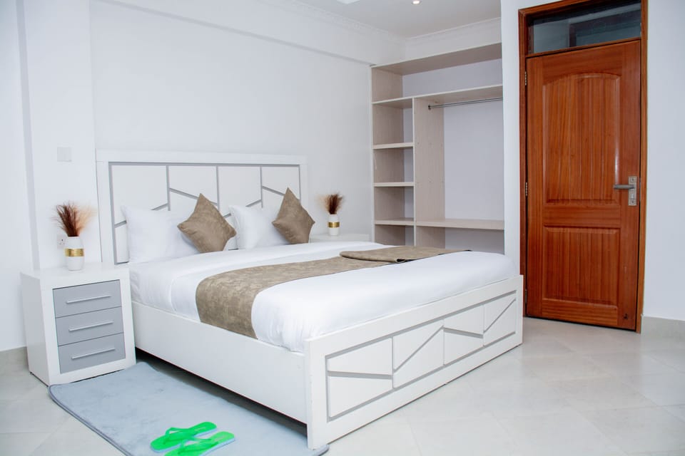 Executive Studio Suite | In-room safe, iron/ironing board, free WiFi