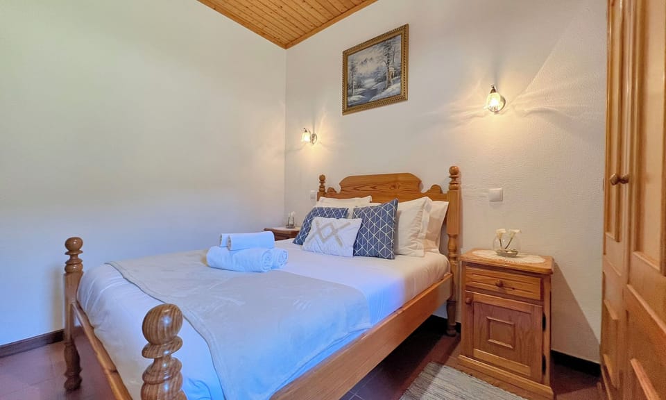 House, Sea View | 2 bedrooms, iron/ironing board, free WiFi, bed sheets