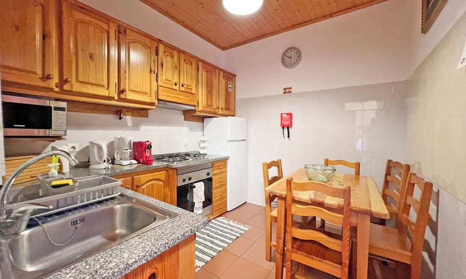 House, Sea View | Private kitchen | Fridge, microwave, oven, electric kettle