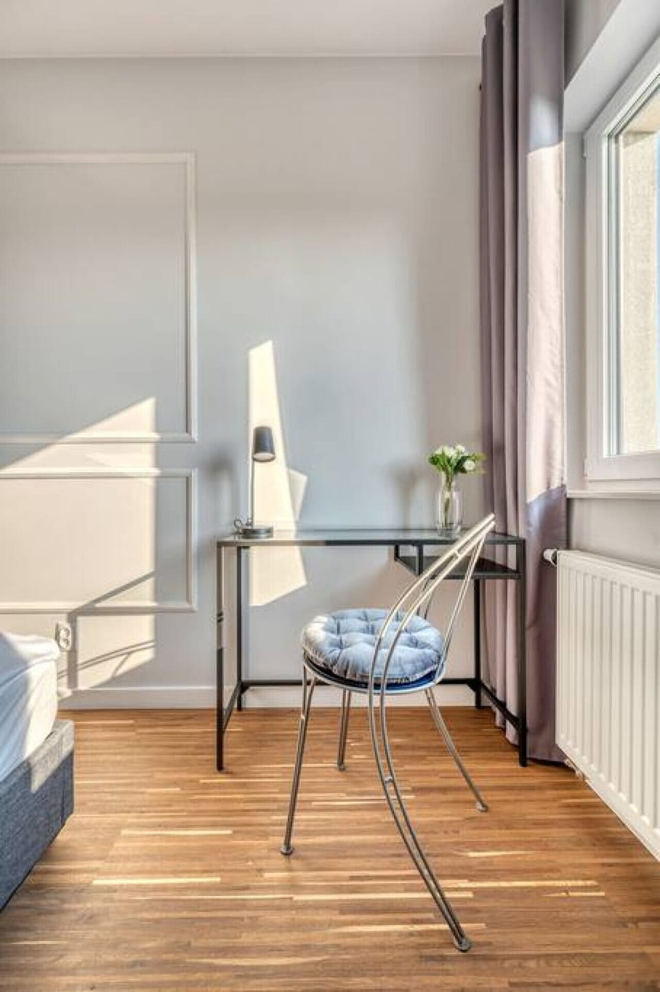 Private Working Space in Bedroom | Book Now With RENTUJEMY