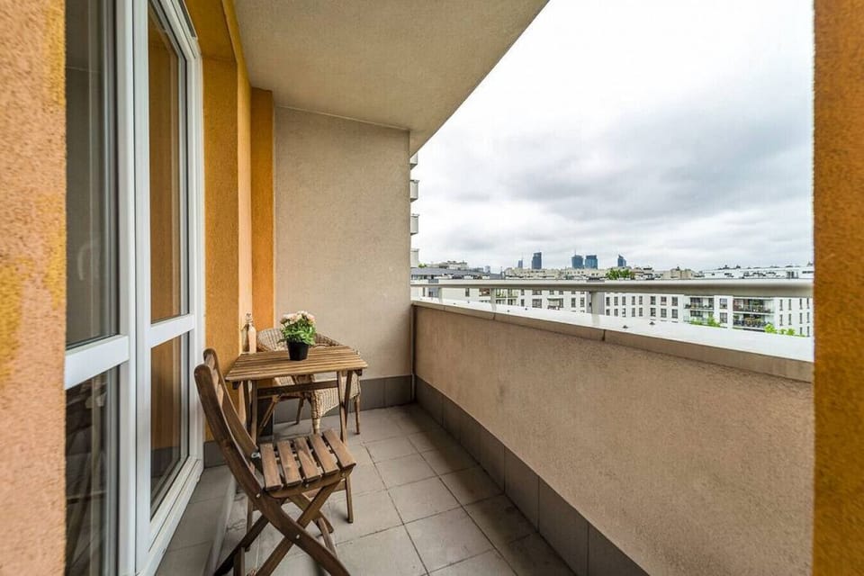 Private Balcony with City View | Book Now With RENTUJEMY