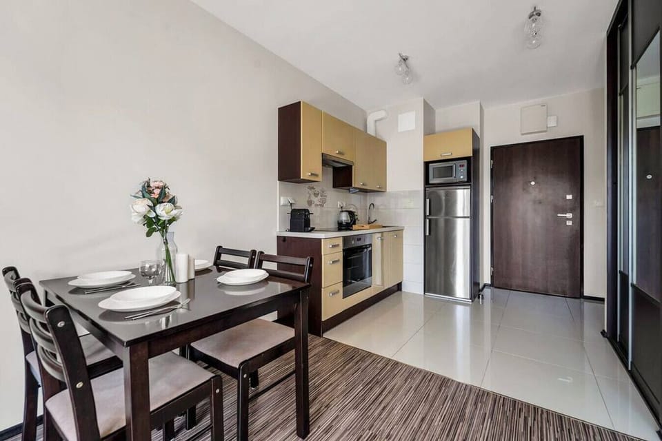 Dining Space for Four | Book Now with RENTUJEMy