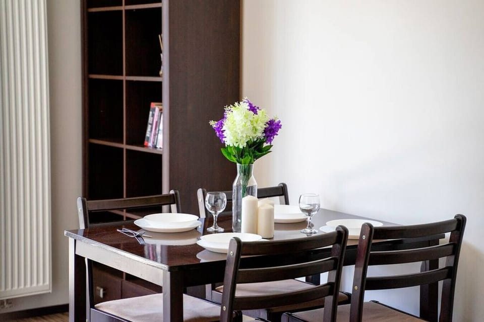 Dining Area for Four | Book Now with RENTUJEMY