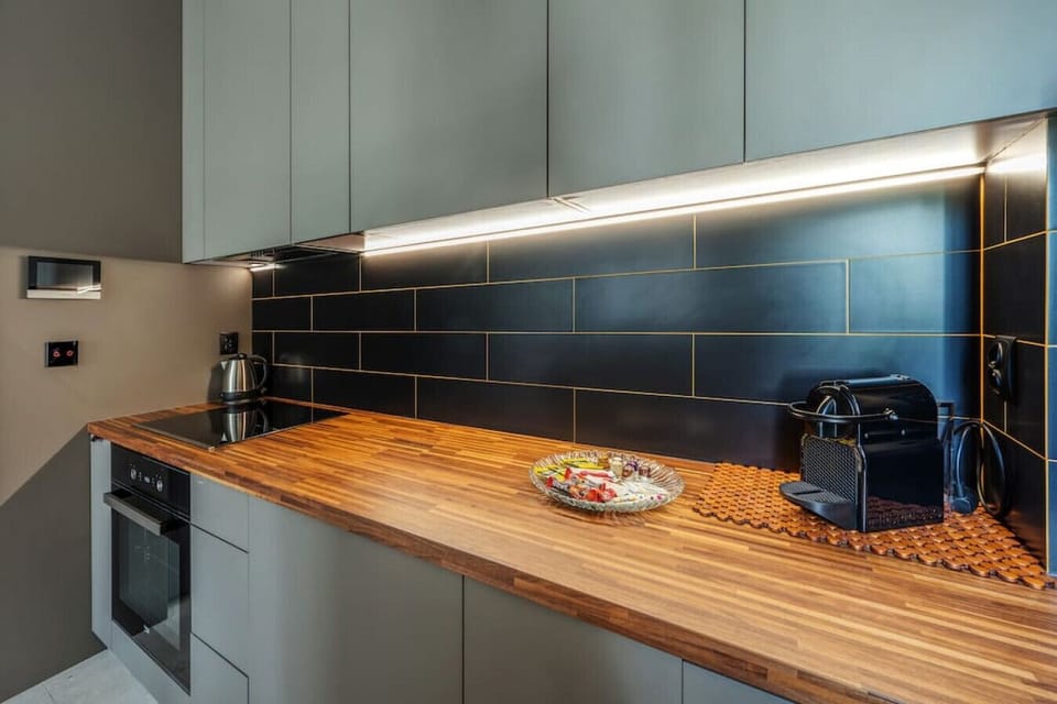 Fully Equipped Kitchen with Dishwasher and Coffee Maker | Book Now with RENTUJEMY