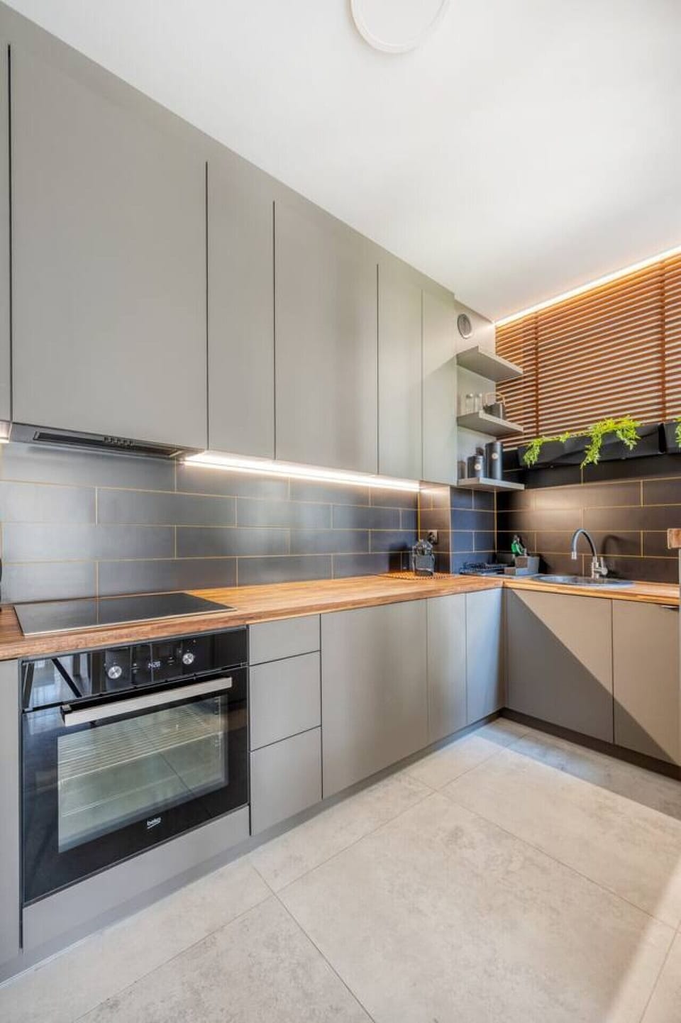 Fully Equipped Kitchen with Dishwasher and Coffee Maker | Book Now with RENTUJEMY