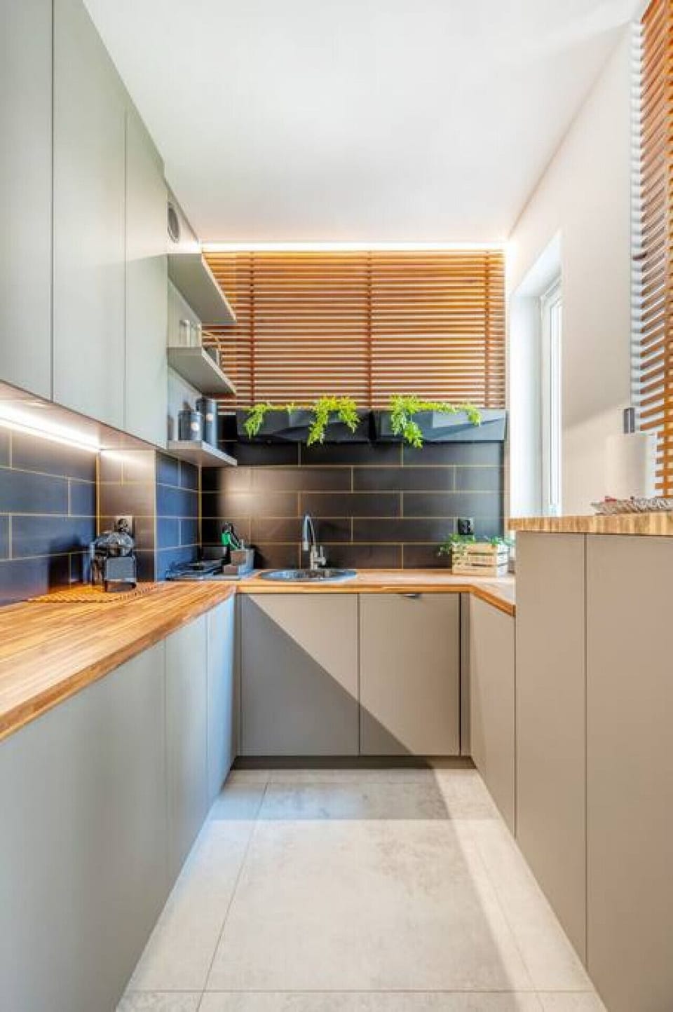 Fully Equipped Kitchen with Dishwasher and Coffee Maker | Book Now with RENTUJEMY