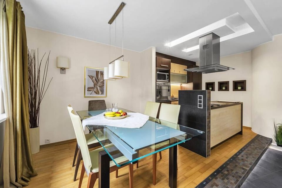 Dining Area for Five | Book Now with RENTUJEMY