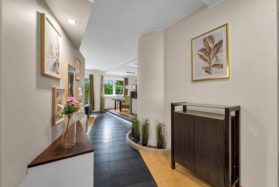Prestige Apartment Perfect For Six | Book Now with RENTUJEMY