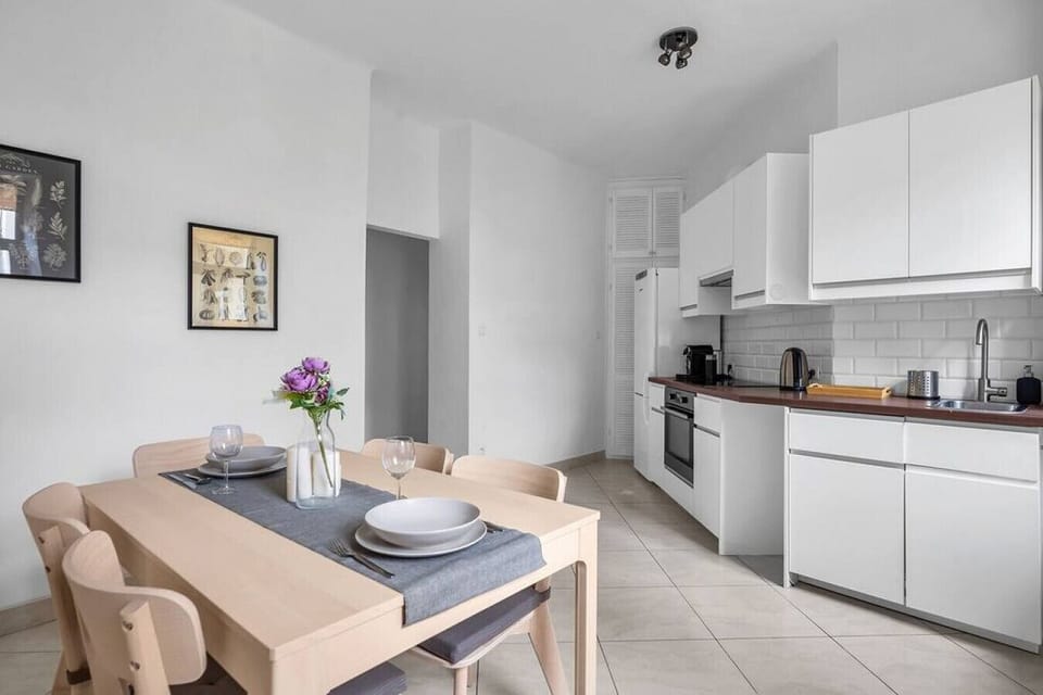 Kitchen and Dining Area - Book Now with RENTUJEMY.COM