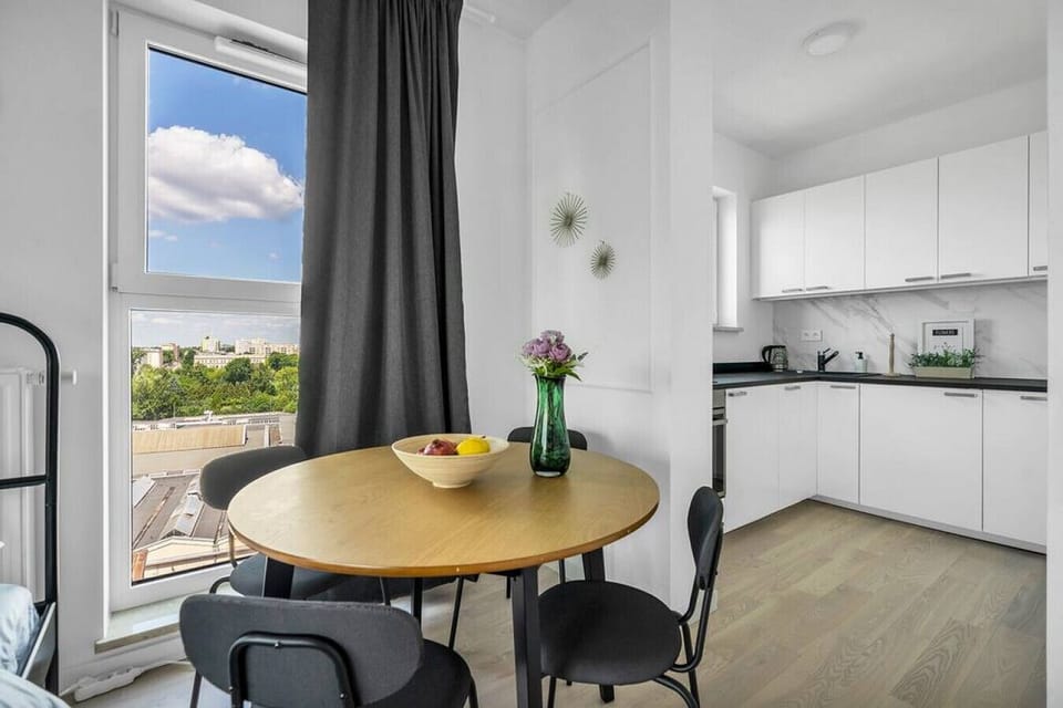 Dining Area For Four | Book Now with RENTUJEMY
