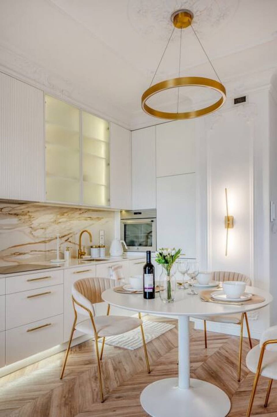 Kitchen – Fully Equipped, Coffee Machine, Dishwasher, Elegant Dining – Book Now with Rentujemy.com