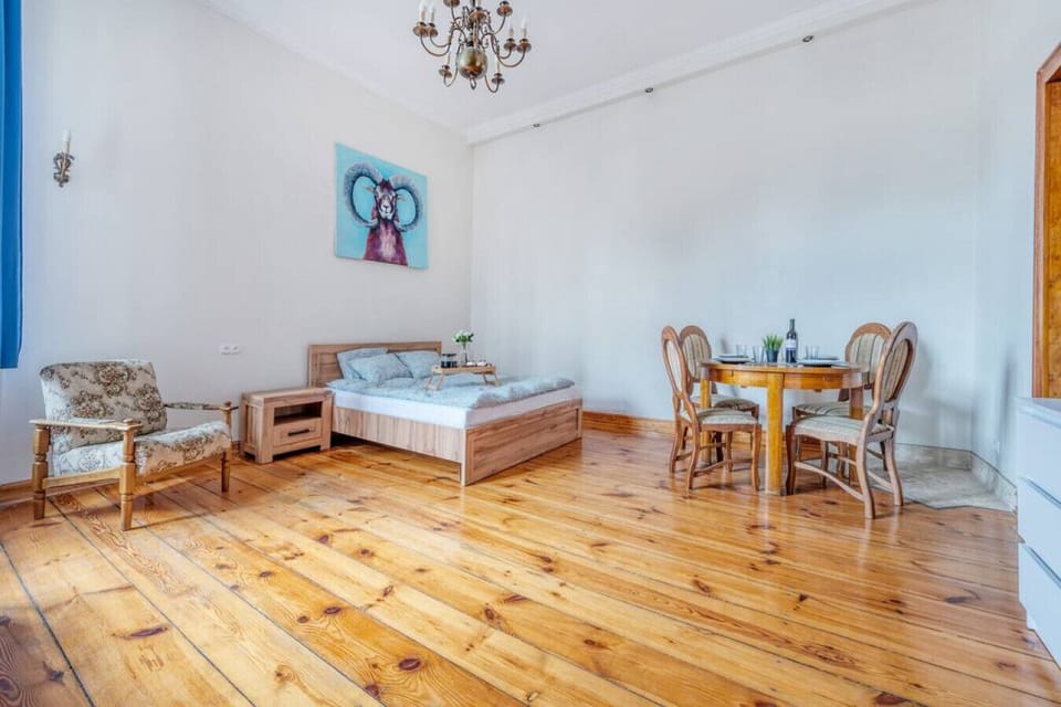 Main Living Area - Book Now with RENTUJEMY.COM