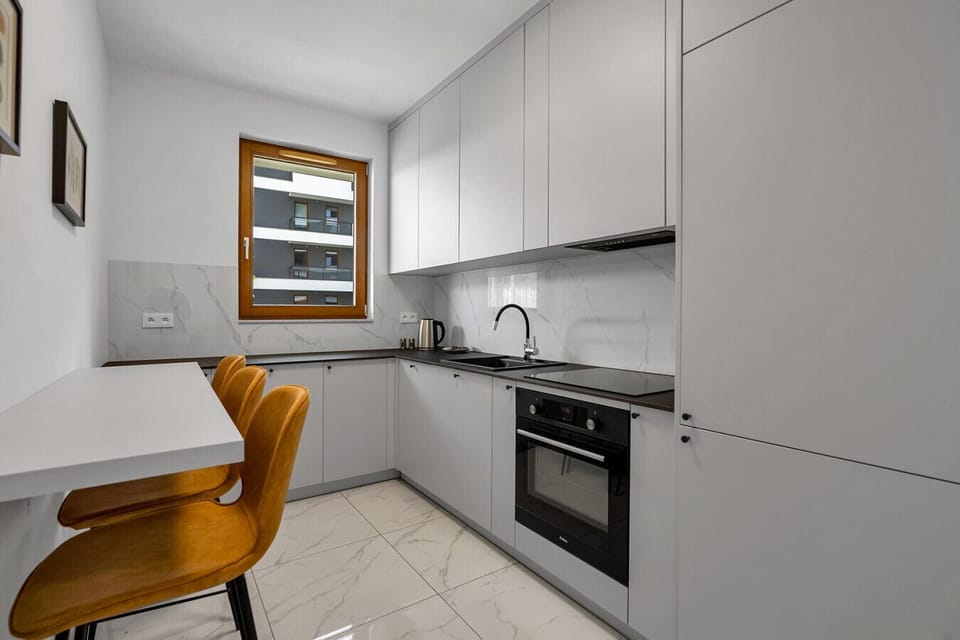 Kitchen with Dining Table | Book Now with RENTUJEMY.COM