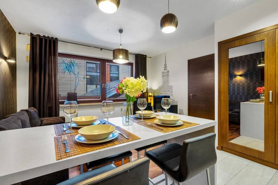 Dining Area For Four | Book Now With RENTUJEMY.COM