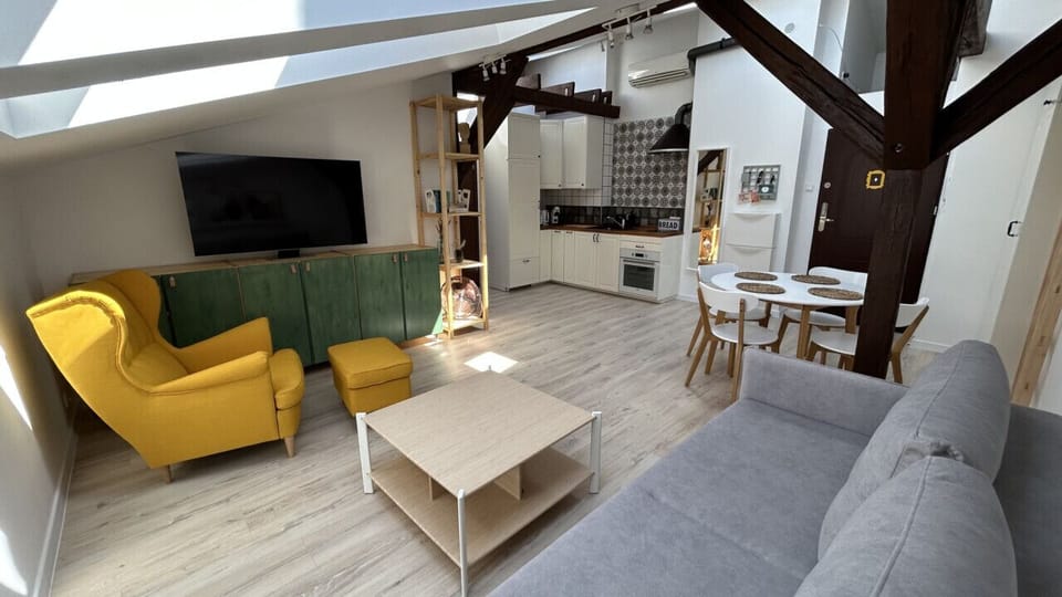 Main Living Area | Book Now with RENTUJEMY.COM
