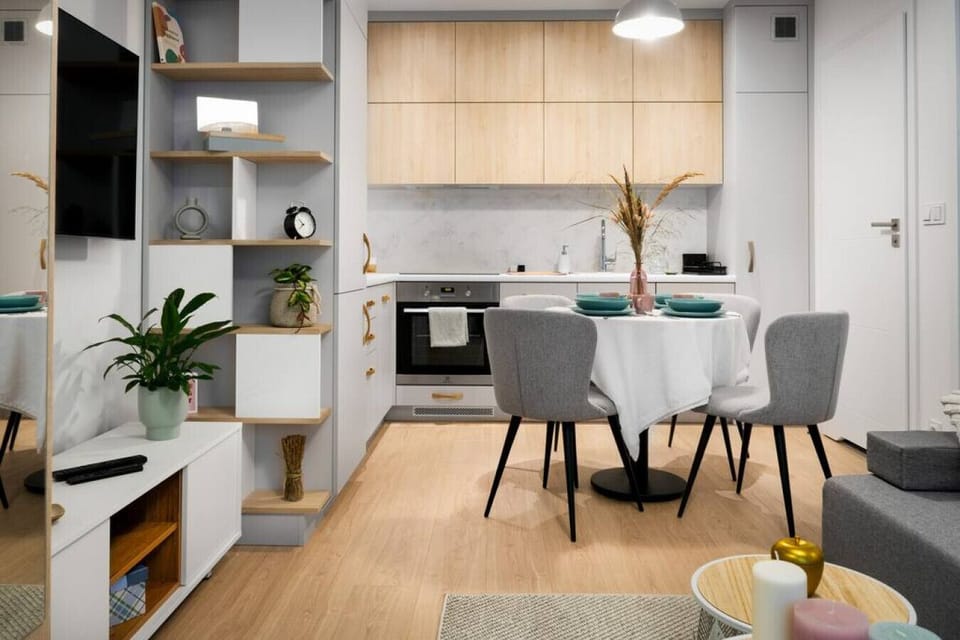 Dining Area - Book Now With RENTUJEMY.COM