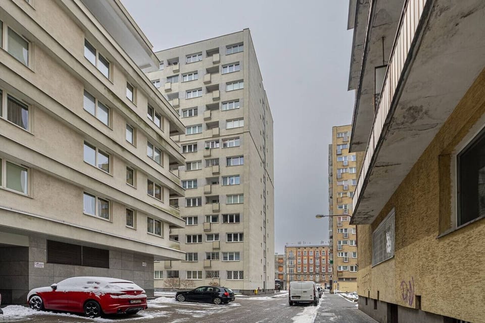 Quiet and Safe Neighbourhood | Book Now with RENTUJEMY