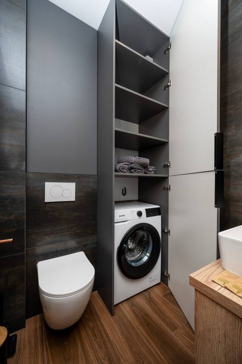 Fully Equipped Bathroom | Book Now with RENTUJEMY
