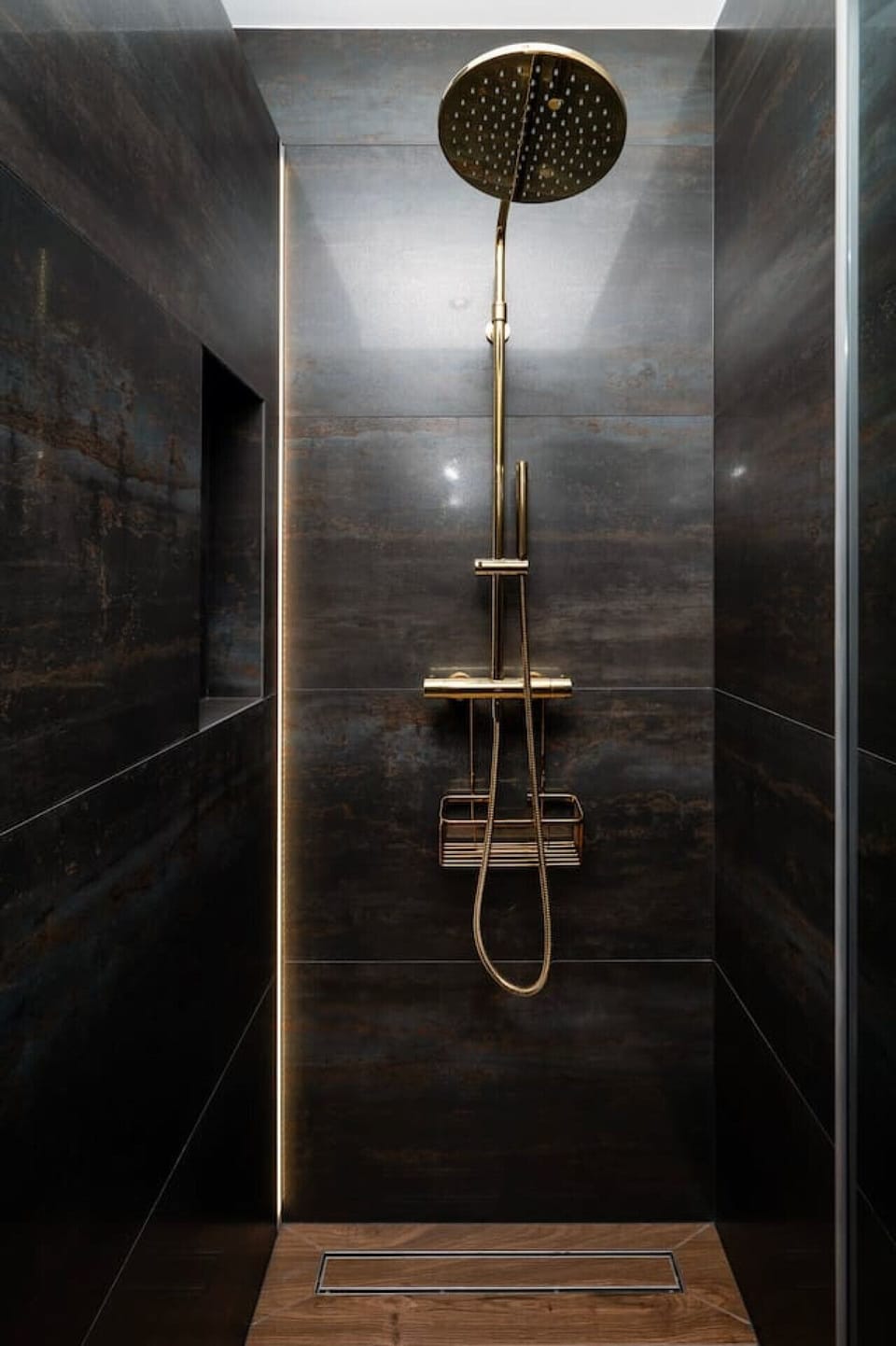 Fully Equipped Bathroom | Book Now with RENTUJEMY