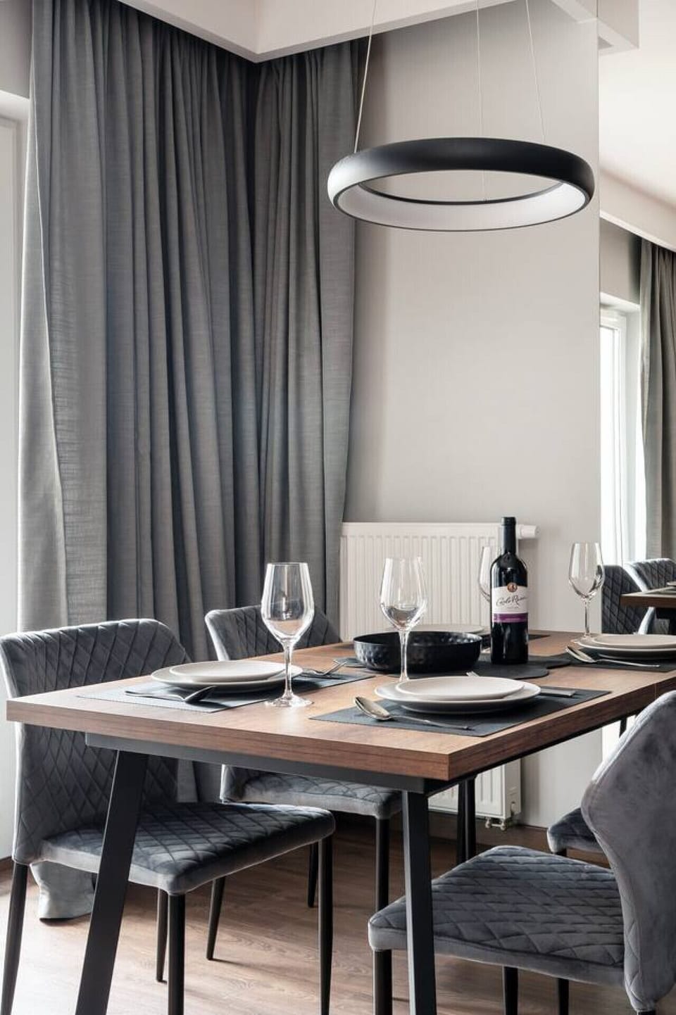 Dining Area for Four | Book Now with RENTUJEMY