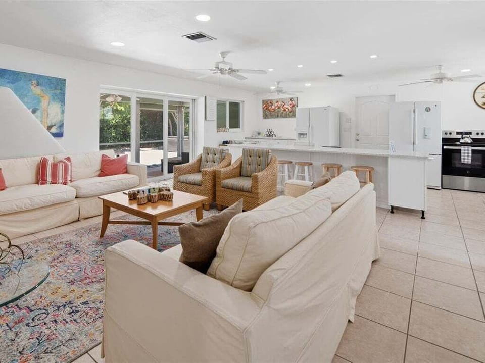 Living room and kitchen/dining space