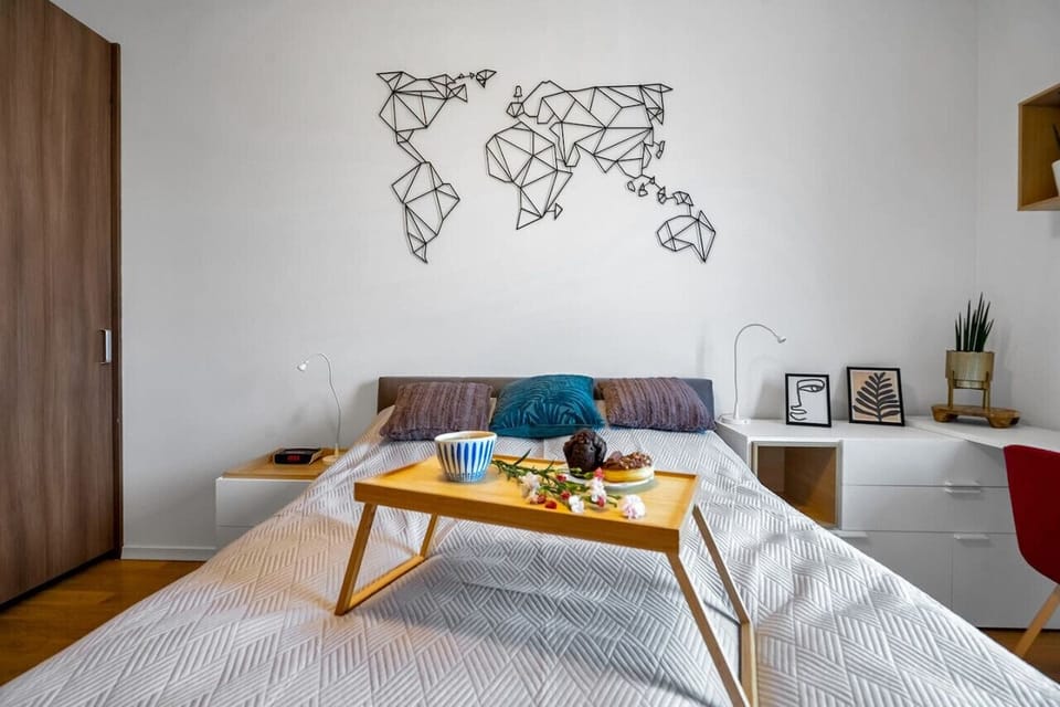 Main Bedroom - Book Now with RENTUJEMY.COM