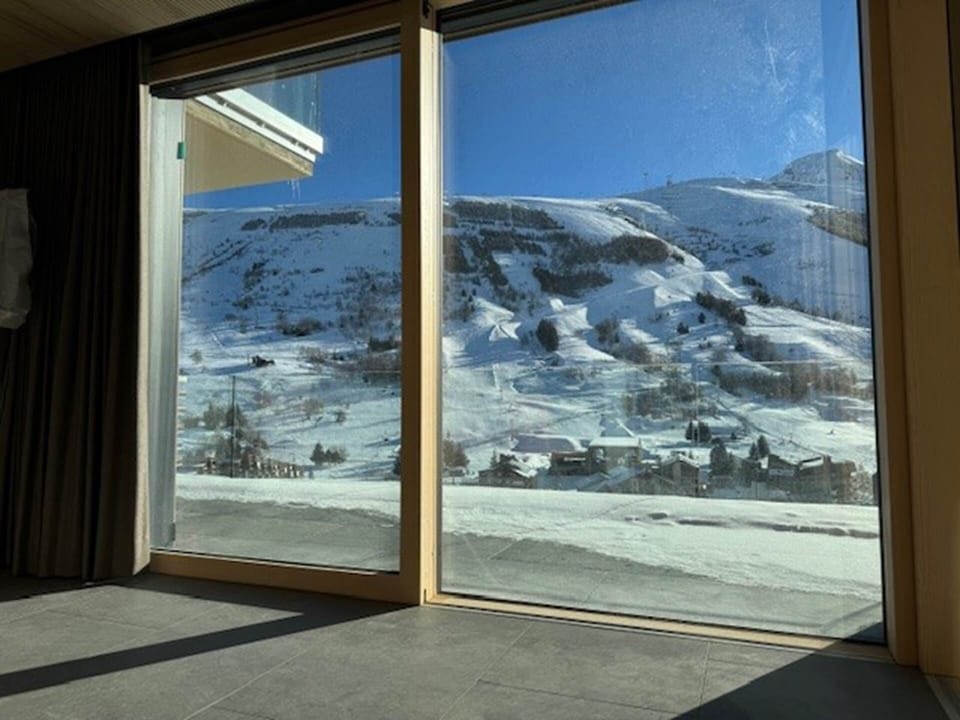 Vue salon LOUP BLANC