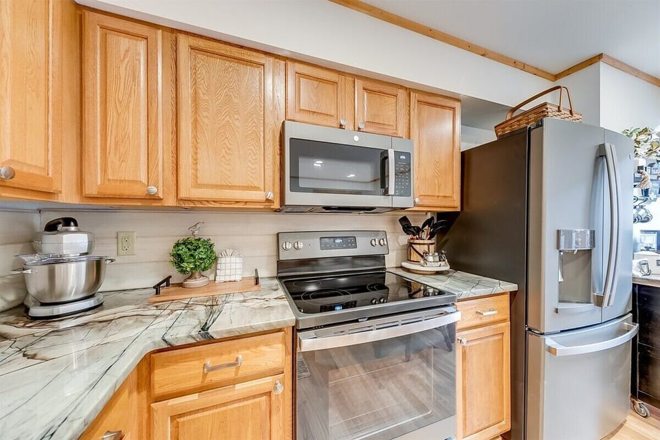 Kitchen electric range & oven - large stainless steel fridge