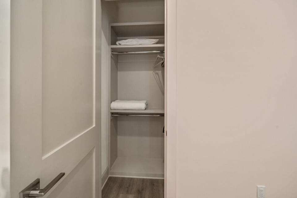 Guest Bedroom ( King ) with Closet