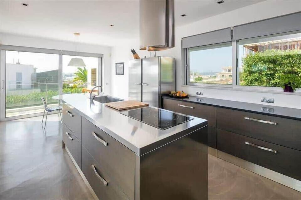 Modern kitchen