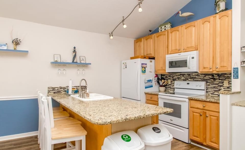 Kitchen with Eat-In Seating