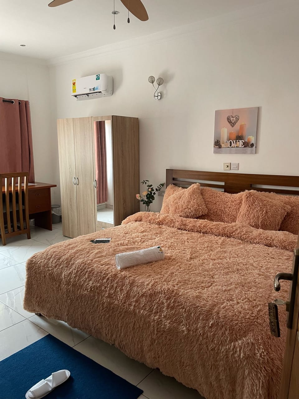 Deluxe Room, 1 Queen Bed | Minibar, desk, soundproofing, WiFi (free)