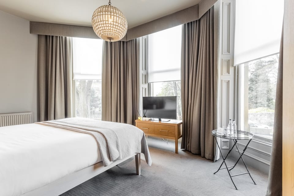 Classic Double | Hypo-allergenic bedding, in-room safe, desk, laptop workspace