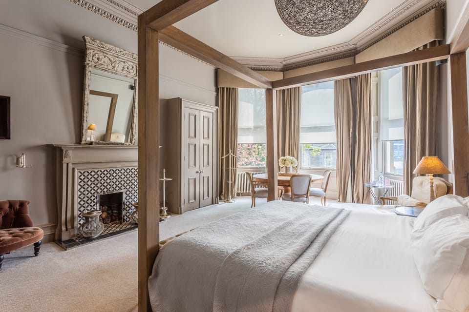 Junior Suite | Hypo-allergenic bedding, in-room safe, desk, laptop workspace