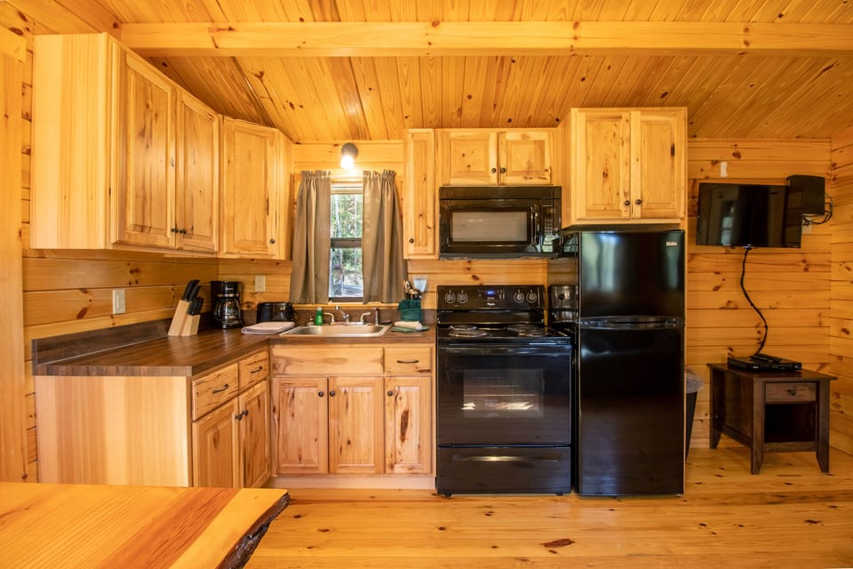 Single level camp cottage with a full kitchen