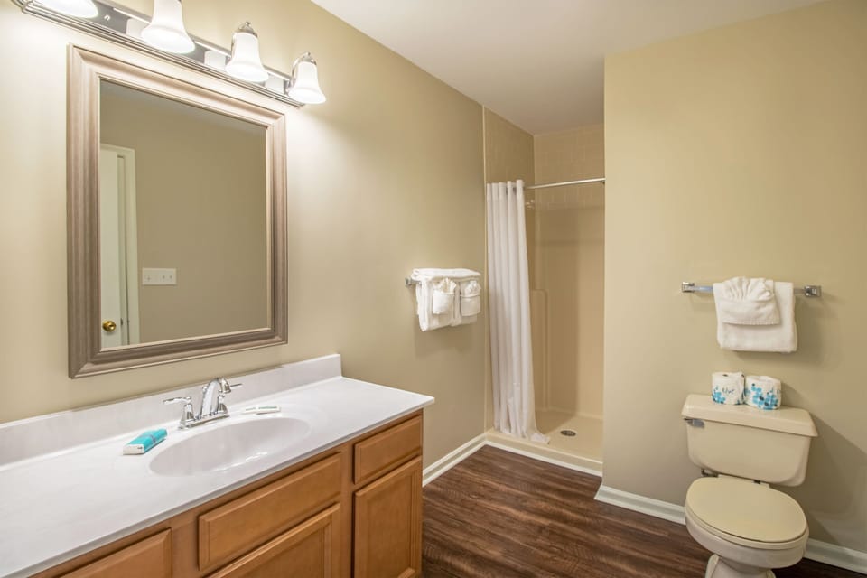 Shared full bathroom