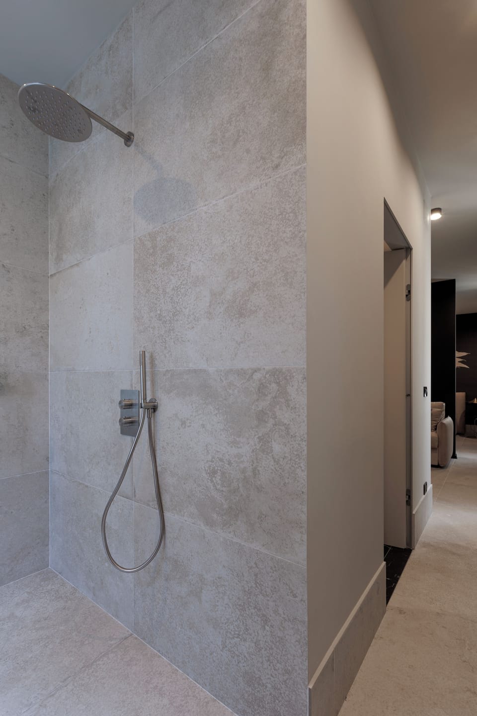 Shower, hair dryer, bathrobes, slippers