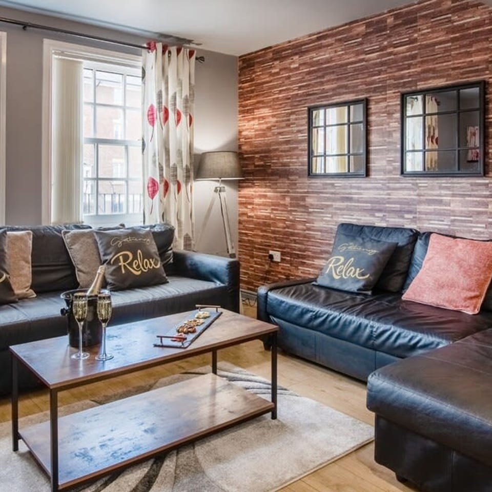 House | 5 bedrooms, iron/ironing board, Internet