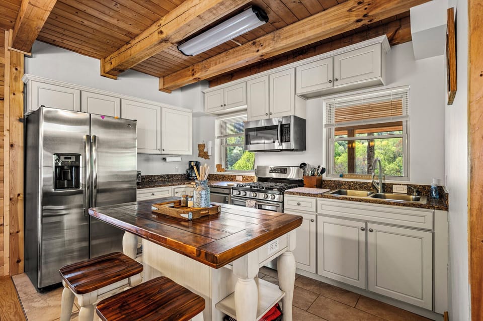Culinary Charm: Modern, rustic kitchen fully equipped for your mountain meals.