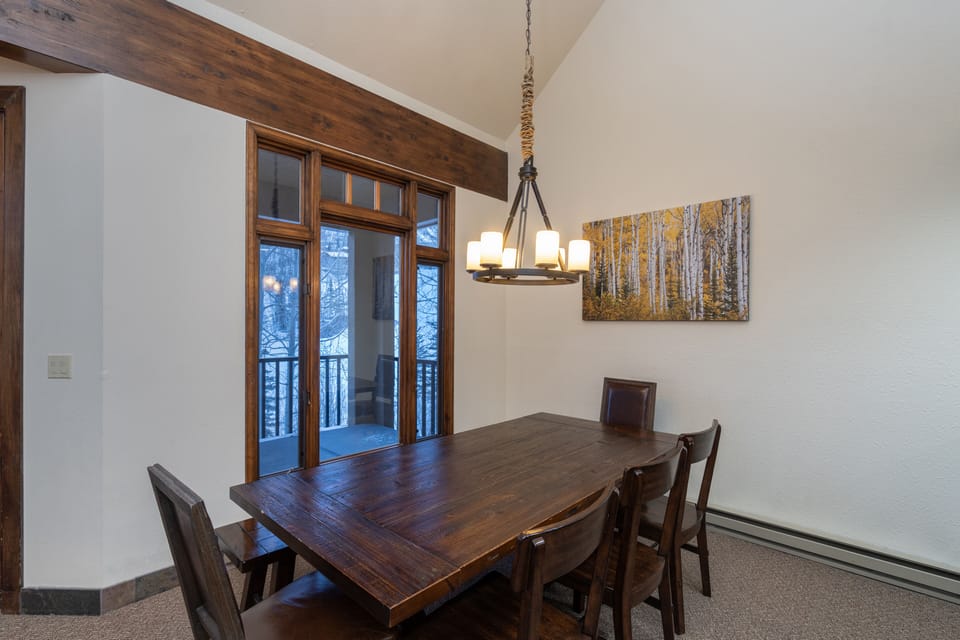 Dining Room - Dining table seating for 8