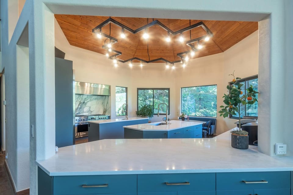 Kitchen - Spacious and well-equipped to prepare meals for 16 guests