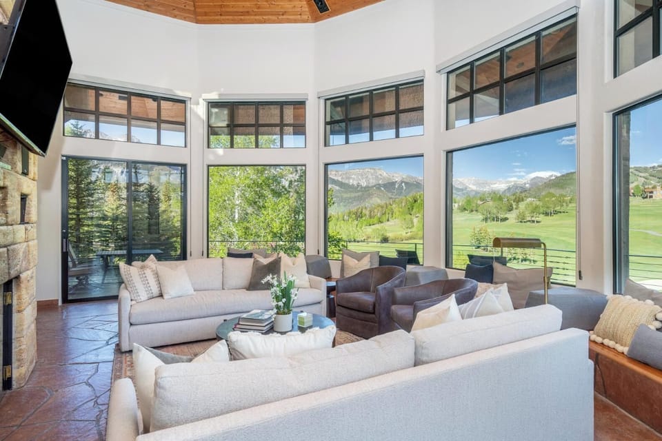 Living Room - Natural, sweeping light with beautiful mountain views